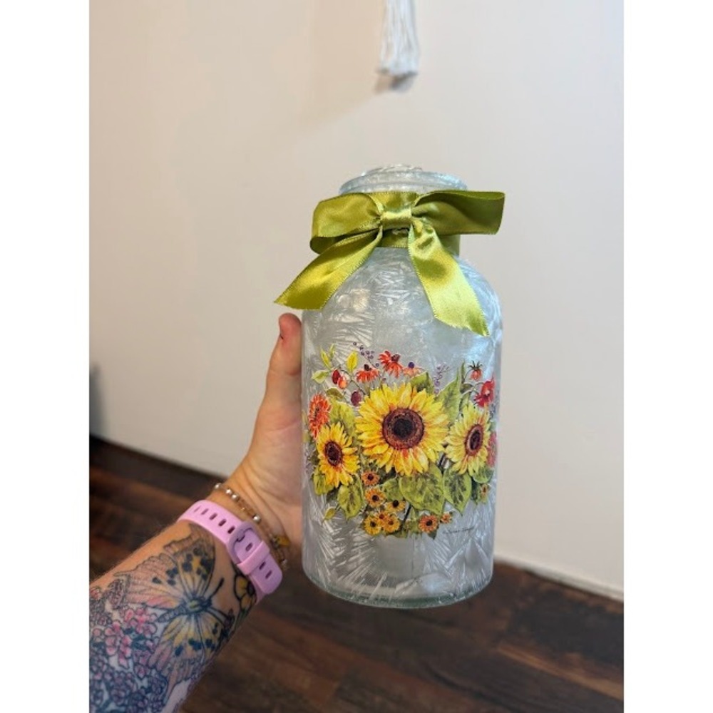 Cottagecore Farmhouse Susan Winget Sunflower Lighted Frosted Glass Jar Yellow
